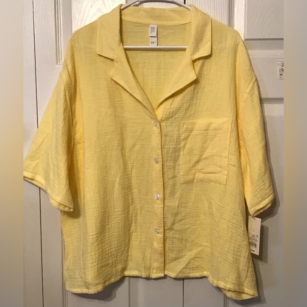 Stars above blouse.  Size Large(NWT)